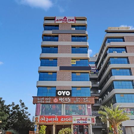 Collection O Alpha One Hotel อาเมดาบัด ภายนอก รูปภาพ