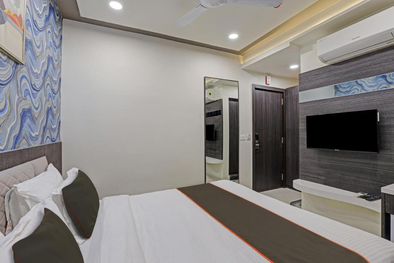 Collection O Alpha One Hotel อาเมดาบัด ภายนอก รูปภาพ