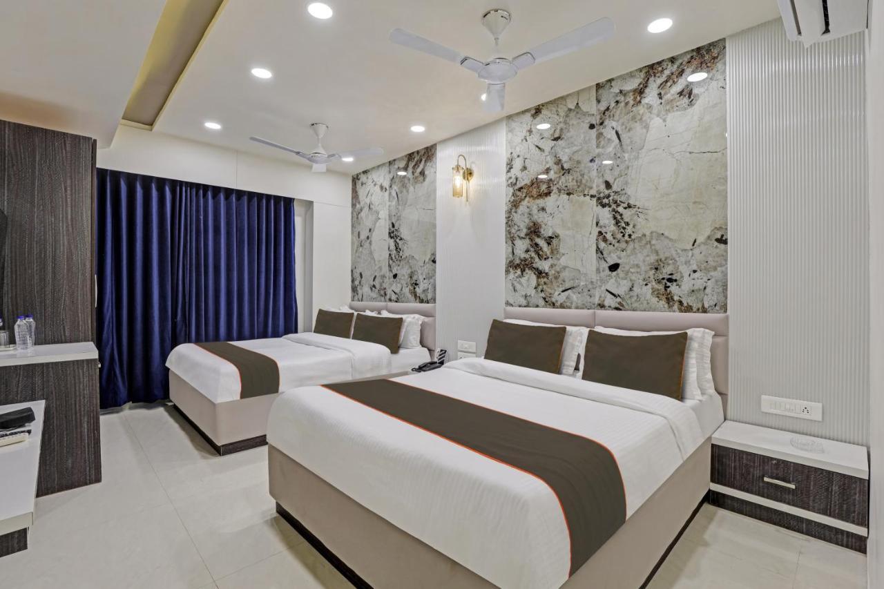 Collection O Alpha One Hotel อาเมดาบัด ภายนอก รูปภาพ