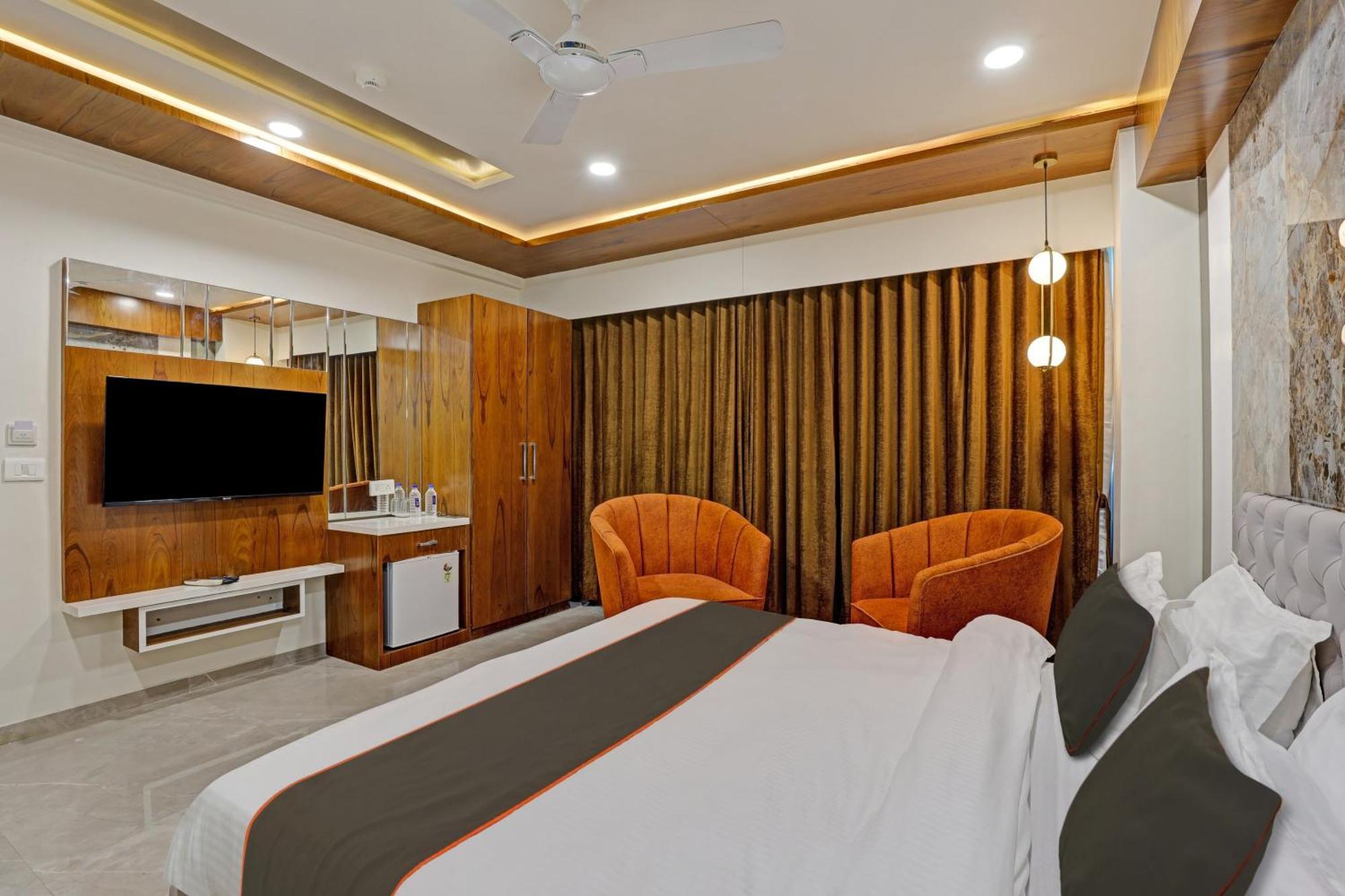 Collection O Alpha One Hotel อาเมดาบัด ภายนอก รูปภาพ