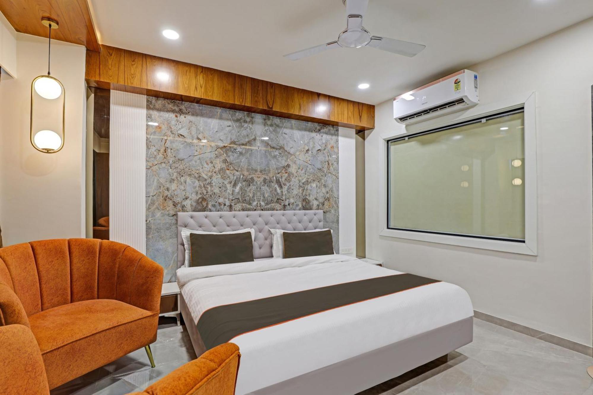 Collection O Alpha One Hotel อาเมดาบัด ภายนอก รูปภาพ