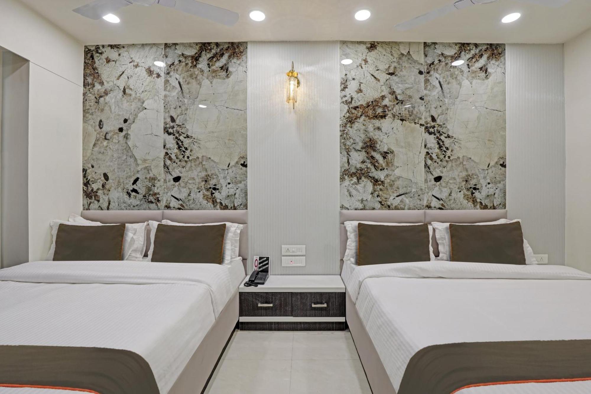 Collection O Alpha One Hotel อาเมดาบัด ภายนอก รูปภาพ