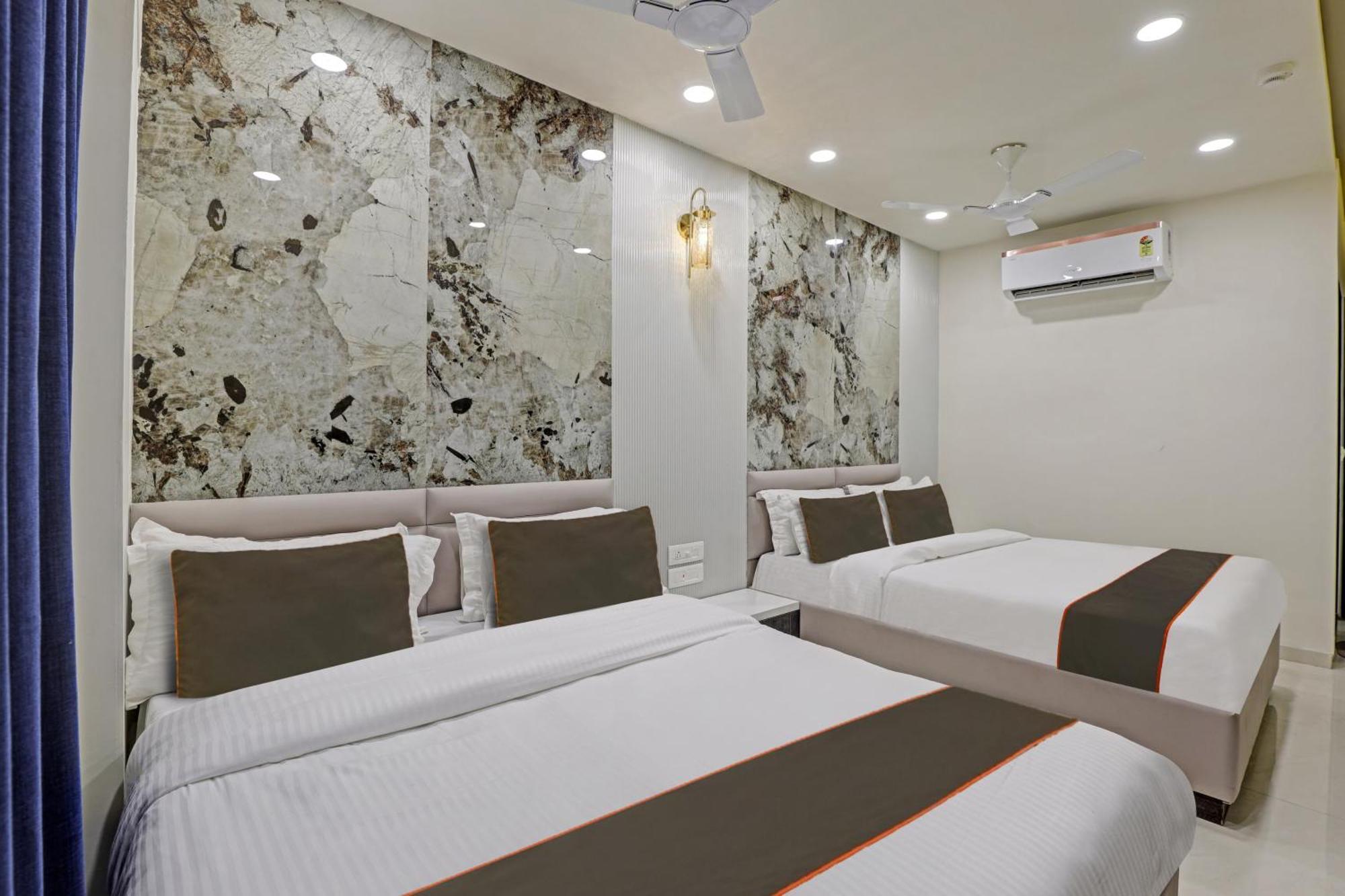Collection O Alpha One Hotel อาเมดาบัด ภายนอก รูปภาพ