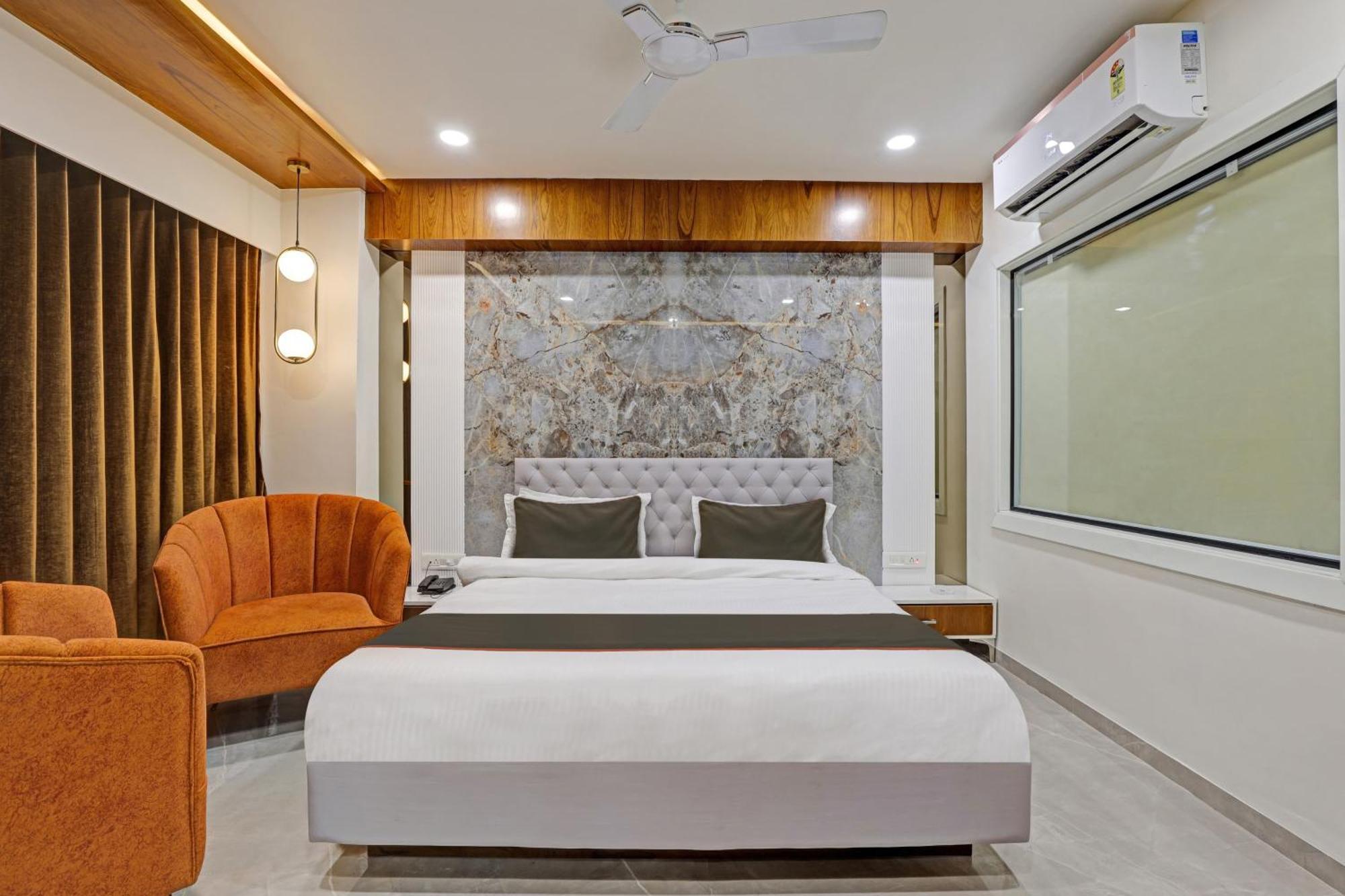 Collection O Alpha One Hotel อาเมดาบัด ภายนอก รูปภาพ