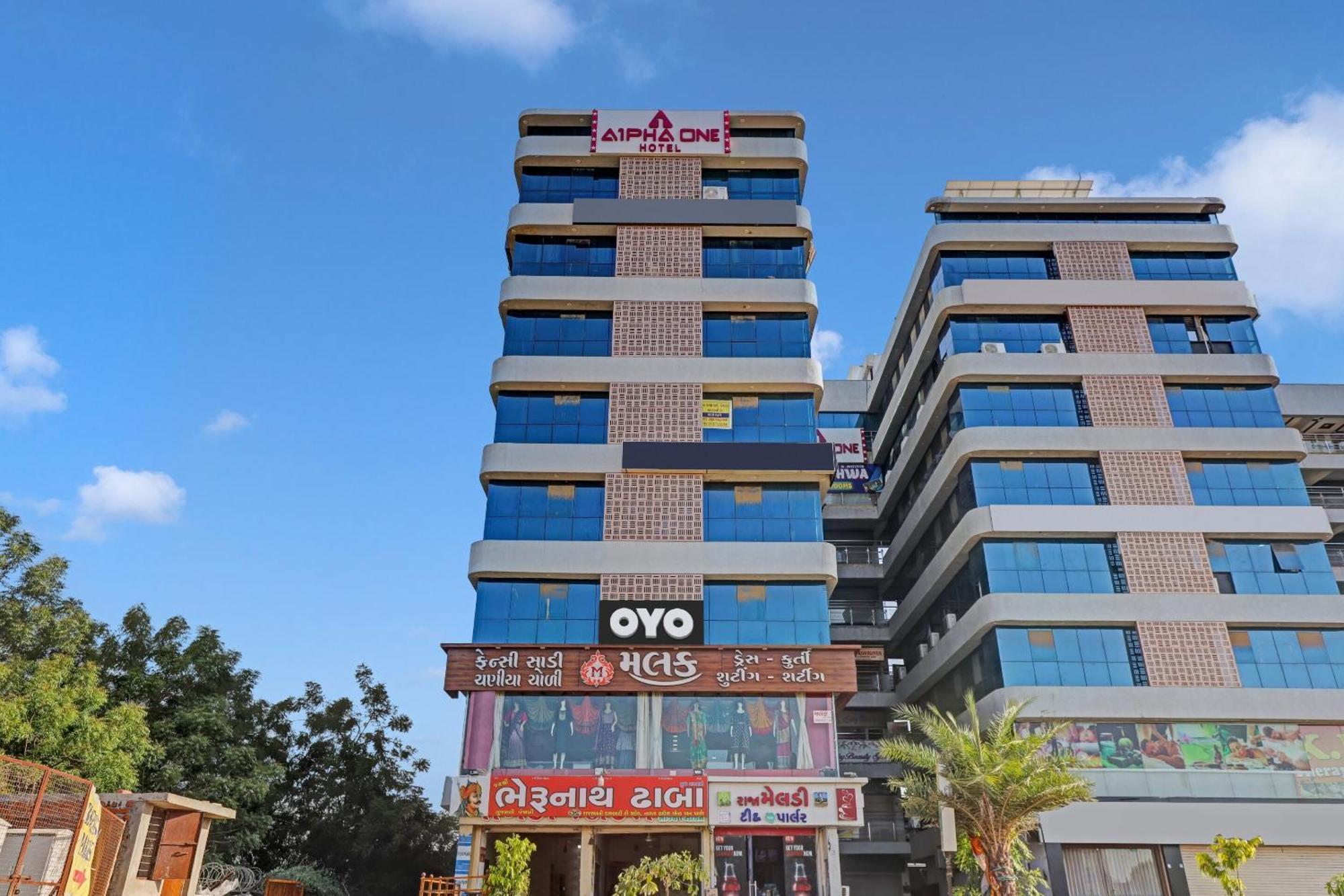 Collection O Alpha One Hotel อาเมดาบัด ภายนอก รูปภาพ